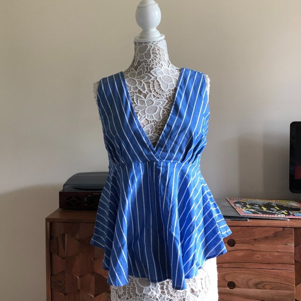 Striped V-neck sleeveless blouse